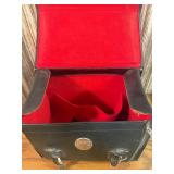 This item is a vintage Minolta X-700 35mm SLR film camera bundle