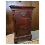 Set of 2 Antique 1940’s Mahogany Nightstands