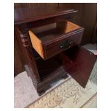 Set of 2 Antique 1940’s Mahogany Nightstands