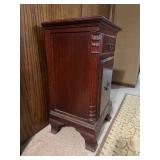 Set of 2 Antique 1940’s Mahogany Nightstands