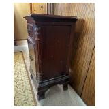 Set of 2 Antique 1940’s Mahogany Nightstands
