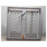 Adjustable Pressure Mount Safety Gate