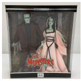 EST. $225.00- $340.00 Barbie (THE MUNSTERS) Giftset Barbie & Ken Collectors Edition 2001 (New In Box)