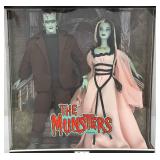 EST. $225.00- $340.00 Barbie (THE MUNSTERS) Giftset Barbie & Ken Collectors Edition 2001 (New In Box)