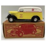 1995 ERTL Miniature MAC TOOLS Die-Cast 1938 Chevy Panel Trucks & MAC Tools Belt Buckle (New old Stock)