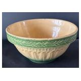 DR - Set of Three Yellow Ware Nesting Bowls - 3-Piece Green Gothic Archers Pattern