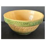 DR - Set of Three Yellow Ware Nesting Bowls - 3-Piece Green Gothic Archers Pattern