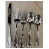 K - Outstanding Oneida Flatware Set