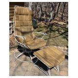 G - Vintage White Wire Lounge Chair with Ottoman - Tan Diamond Upholstery