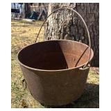 S - Vintage Cast Iron Pot