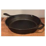 LL - Lodge Cast Iron Skillet and Lodge Ribbed Grill Pan