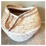 DR - Pillowfort Weave Basket With 2 Plush Seat Pads