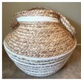 DR - Pillowfort Weave Basket With 2 Plush Seat Pads