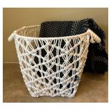 UL - White Macrame Storage Basket With Blanket