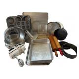 UL - Hamilton Beach Hand Mixer - Whisk Attachments & Assorted Metal Bakeware