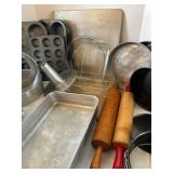 UL - Hamilton Beach Hand Mixer - Whisk Attachments & Assorted Metal Bakeware