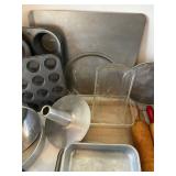 UL - Hamilton Beach Hand Mixer - Whisk Attachments & Assorted Metal Bakeware