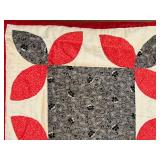 LL - Leaf-Block Nine-Patch Quilt 88x64 in - Red Border, Cream Frames