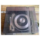 G - Realistic LAB-64 Turntable - Vintage Belt-Drive Record Player with Dust Cover