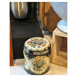 LS - 24-Inch Wooden Cutting Board with Vintage Kitchen Finds