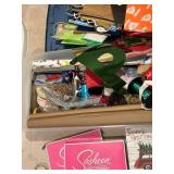 LS - Casheen Pom Bow 100 Bows Gift Wrapping Kit with Holiday Ribbon and Bags