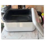 G - Hamilton Beach Automatic Roaster Oven - White Countertop Roaster with Lid