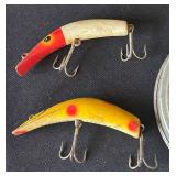 UL - Prescott Pike Hook Vintage Fishing Tackle Collection - Lures, Floats, Leader Box & Net Bag