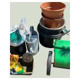 O - Scotts AccuGreen Seed Spreader with Garden Pots & Accessories