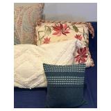LL - Pillows (Lot of 5)