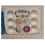 (3) ASSORTED SILICONE BAKING PANS