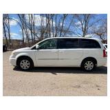 2013 CHRYSLER TOWN AND COUNTRY TOURING *No Accidents Reported* (NO RESERVE)