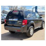 2011 MAZDA TRIBUTE I TOURING *All Wheel Drive| No Accidents Reported* (NO RESERVE)