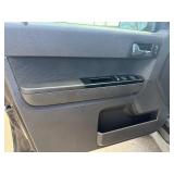 2011 MAZDA TRIBUTE I TOURING *All Wheel Drive| No Accidents Reported* (NO RESERVE)