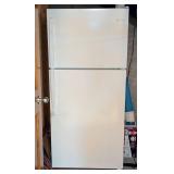 LL - Whirlpool WRT318FZDW06 Refrigerator- White