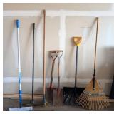 G - True Temper Garden Tools - Shovels & Rakes with Wood & Metal Handles
