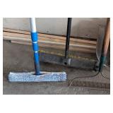 G - True Temper Garden Tools - Shovels & Rakes with Wood & Metal Handles