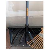 G - True Temper Garden Tools - Shovels & Rakes with Wood & Metal Handles