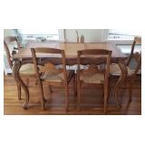 Nice Vintage Smaller Size Dining Table w/6 Chairs