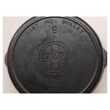 Very Nice Vintage GRISWOLD No. 9 Cast Iron Skillet - 713 AX