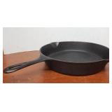 Very Nice Vintage GRISWOLD No. 9 Cast Iron Skillet - 713 AX