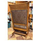 Excellent Condition Antique Quartersawn Oak Rocker Chair