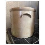 Excellent Condition Monmouth 4 Gallon Stoneware Crock