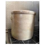 Excellent Condition Monmouth 4 Gallon Stoneware Crock