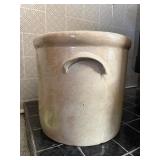 Excellent Condition Monmouth 4 Gallon Stoneware Crock