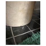 Excellent Condition Monmouth 4 Gallon Stoneware Crock