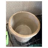 Excellent Condition Monmouth 4 Gallon Stoneware Crock