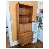 Excellent Condition Mid Century 2-Piece Hutch