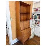 Excellent Condition Mid Century 2-Piece Hutch