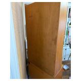 Excellent Condition Mid Century 2-Piece Hutch