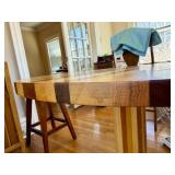 Great Looking Multi-Hardwood Round Table